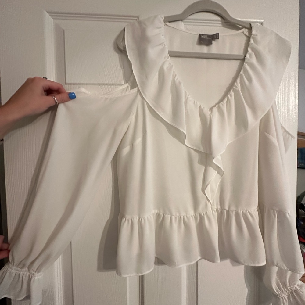 Women’s ASOS white blouse w/cut out shoulders and ruffled sleeves. Size 10